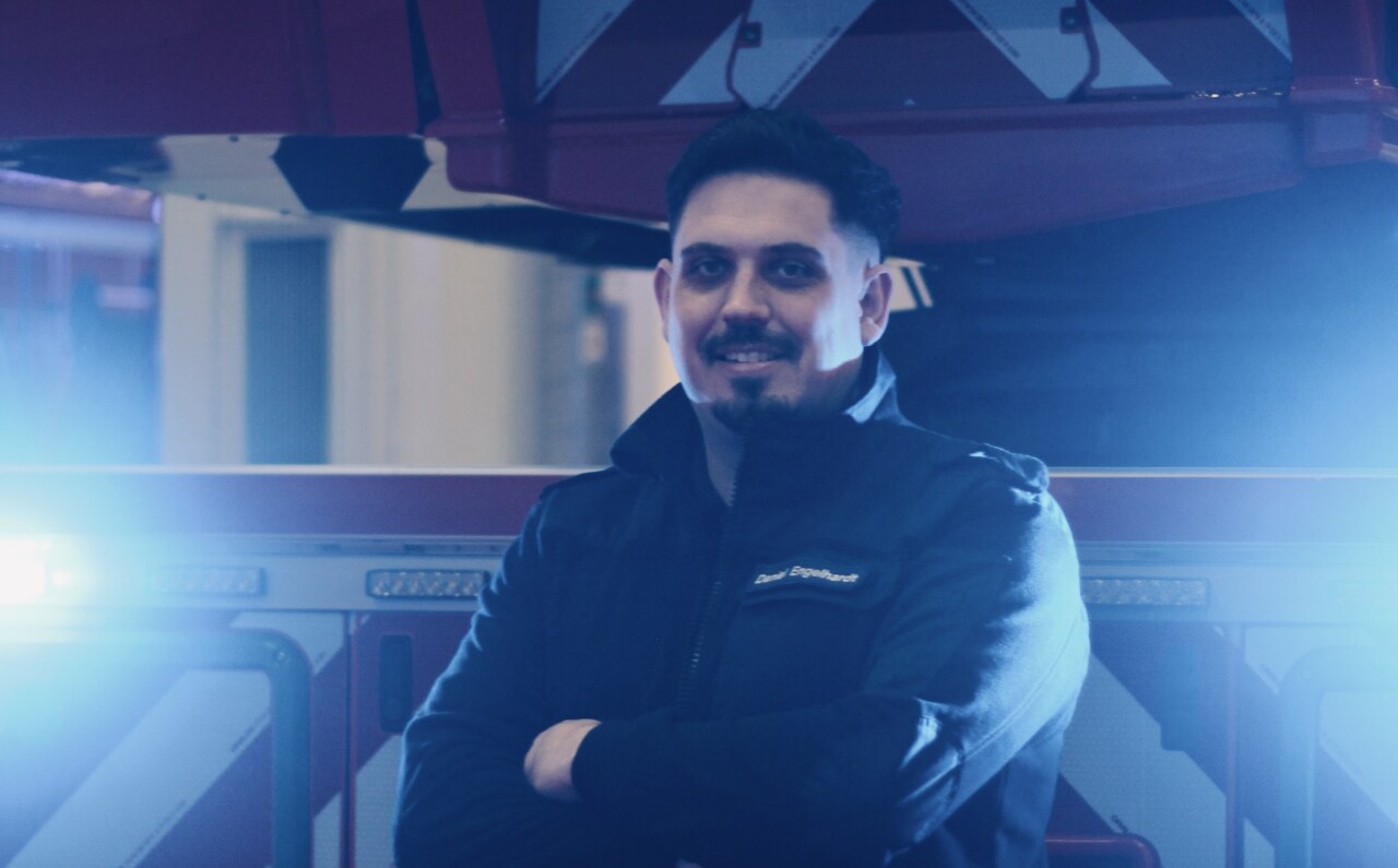 Brandschutzbeauftragter bei der Unterweisung im Betrieb